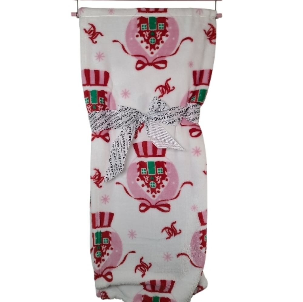 Juicy Couture NEW Festive Pink and White Throw Blanket 50x60